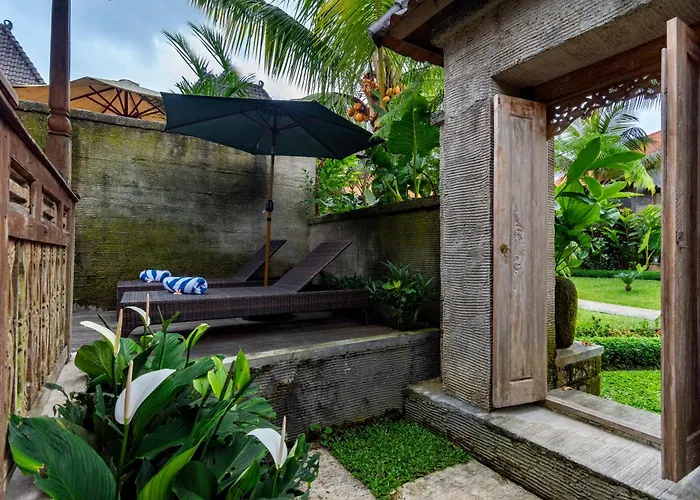 ホリデーパーク Taksu By Dhananjaya Hospitality 4*