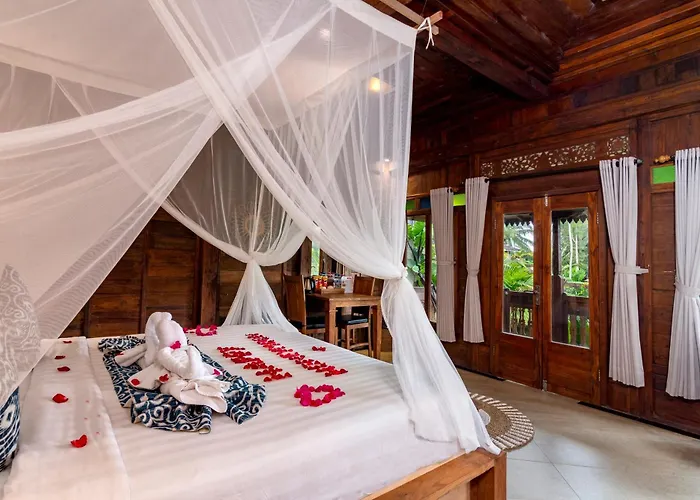 ホリデーパーク Taksu By Dhananjaya Hospitality 4*